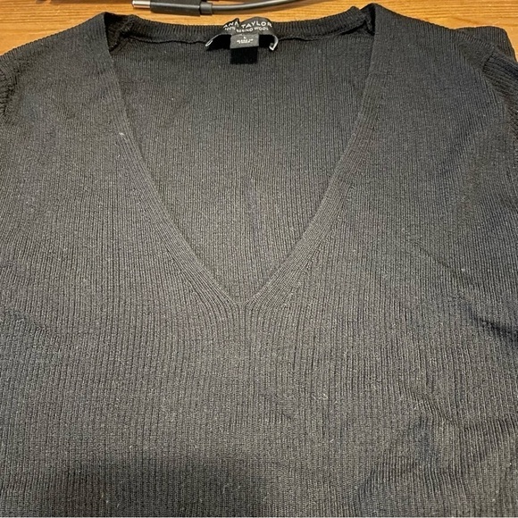 Ann Taylor LARGE 100% Merino wool ribbed ruffle cuff Black sweater - Picture 2 of 6